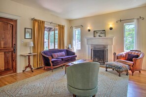 Living Room | Main Floor | Central Air Conditioning