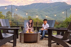 Wind down your day of adventure by gathering the family for a marshmallow roast over the smokeless fire pit, while luxuriating in the stunning mountain views.  This enchanting outdoor space will make every evening a memorable celebration