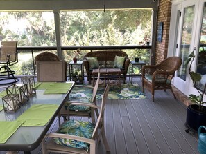Spacious screen porch overlooking Lake Santa Fe (Melrose Bay)