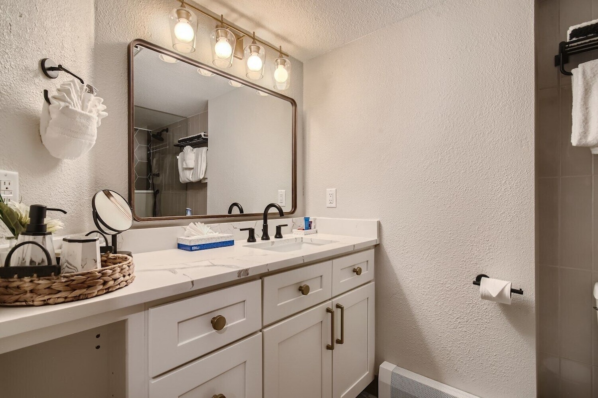 PET FRIENDLY 3-Bedroom Condo on the Creek! Newly Renovated! – CC206