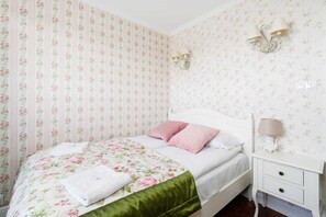 The cosy bedroom features a luxurious double bed.