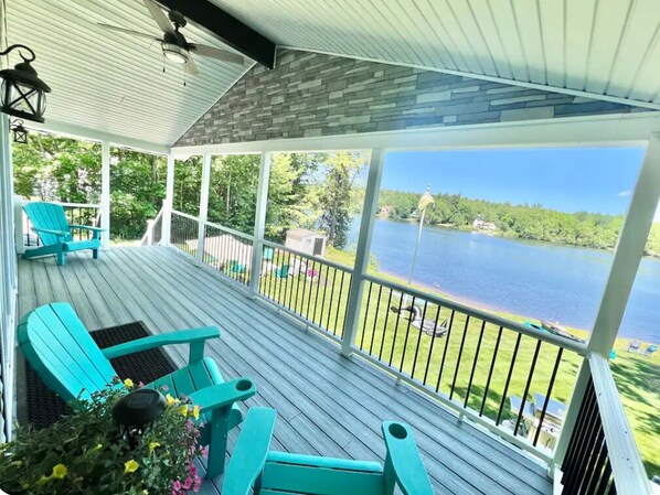 Enjoy views of the lake from your 2nd floor deck with ceiling fan