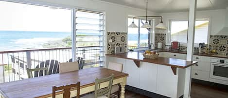 Expansive ocean views from the open plan living and dining room.