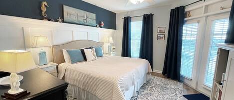 Regal Seaside Condo Tastefully Decorated