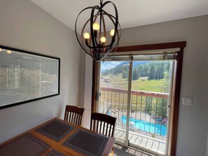 Dining Area l Incredible Views