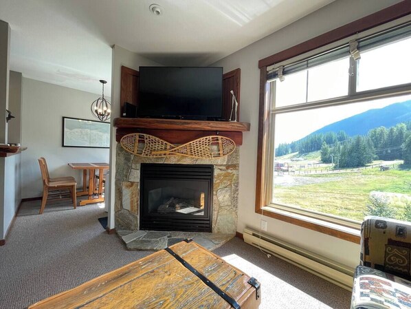 Gas Fireplace | Steps to the Lifts