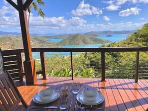 Outdoor dining on your private balcony. Also a BBQ.