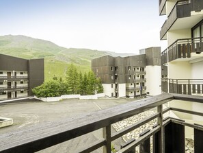 Himmel, Gebäude, Fenster, Urban Design, Grundstueck, Eigentumswohnung, Nachbarschaft, Öffentlicher Raum, Materialeigenschaft, Wohngebiet