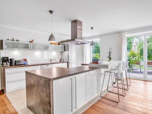 Cabinetry, Comptoir, Meubles, Évier, Cuisine, Appareil De Cuisine, Cuisinière, Evier, Bois, Chaise