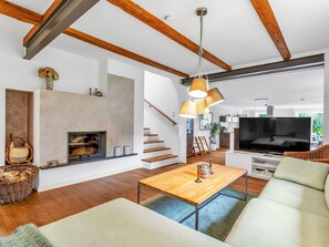 Table, Meubles, Propriété, Canapé, Bois, Bâtiment, Design Intérieur, Orange, Éclairage, Cadre
