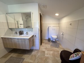 Miroir, Robinet, Évier, Bâtiment, Luminaire Plomberie, Lavabo, Salle De Bains, Baignoire, Maison, Design Intérieur