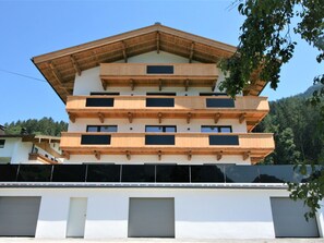 Ciel, Bâtiment, Propriété, Fenêtre, Arbre, Ombre, Bois, Design Urbain, Condominium, Maison