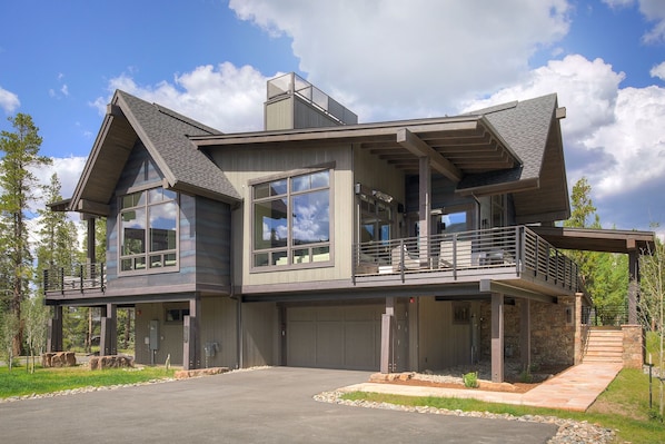 Cucumber Creek Estates is one of the newest developments in Breckenridge. This beautiful home has four bedrooms and has room for a total of eleven guests.