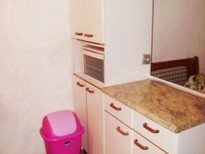 KITCHENETTE1