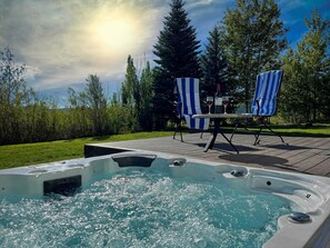 Bear Hollow Village 5500: Outdoor Hot Tub: "Relax and unwind in the soothing waters under the open sky."