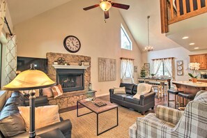 Living Room | Smart TV | Gas Fireplace