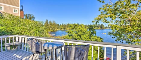 Lacey Vacation Rental | 4BR | 3.5BA | 2,800 Sq Ft | Steps Required