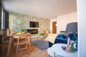 Living Room / Lounge