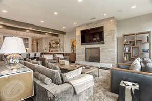 Furniture,Living Room,Room,Indoors,Lobby
