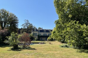 La Maison Cavendish and pool in the parkland garden. 