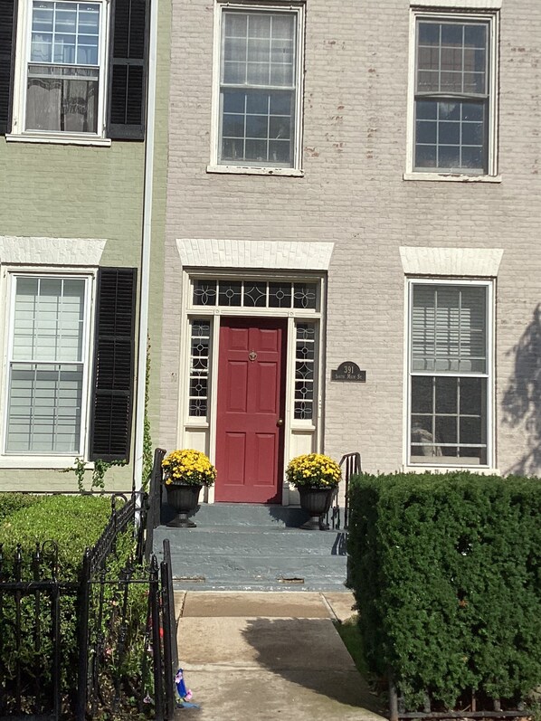 Ground floor apartment in 300 block of South Main Street