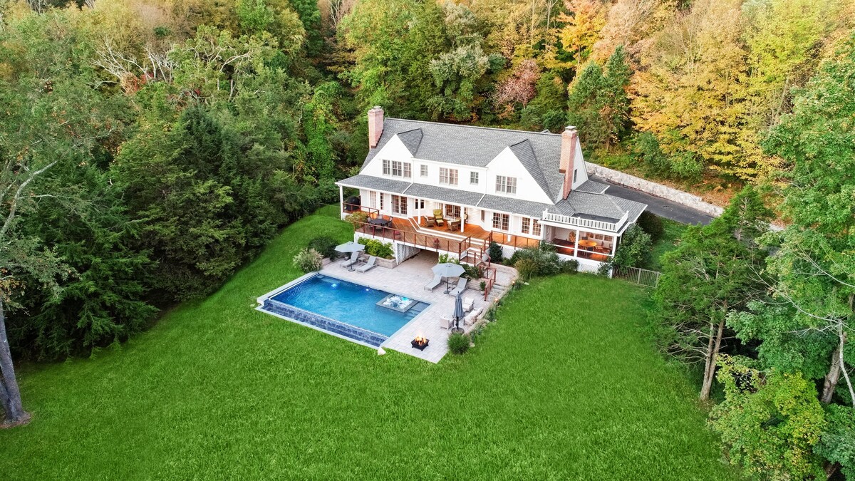 Luxury family home w/ pool, hot tub, sauna & gym