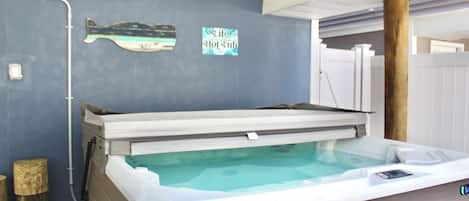 Indoor spa tub