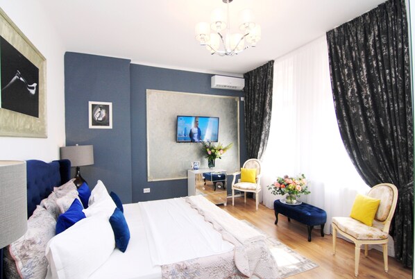 Bedroom, Tv.