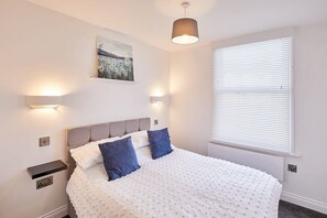 Apartment 3 @ Queens Court, Scarborough - Host & Stay