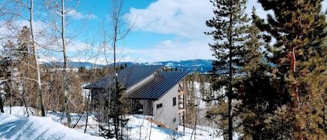 Nordic Luxury in the Rockies: A Scandinavian-Inspired Architectural Masterpiece