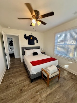 Master Bedroom Queen
TV
