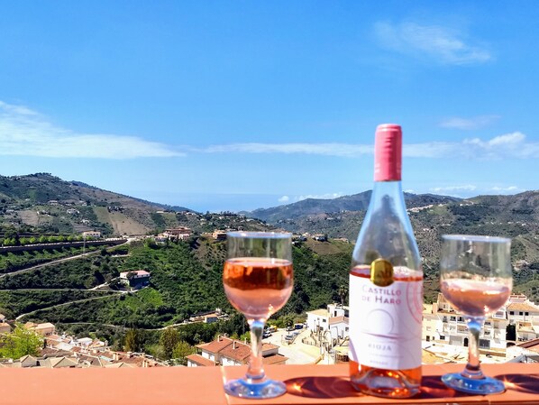 Roof terrace with beautiful views towards the sea (and mountains)