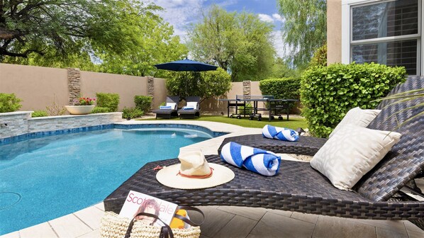 Poolside loungers, pool fountains, Ping Pong, AZ Sunshine and Blue Skies!