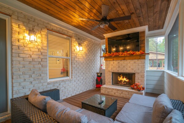 Enjoy a screened in movie night with wood burning fireplace!