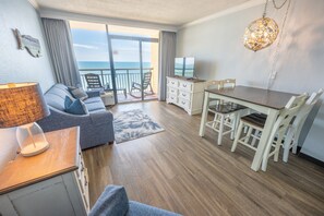 Direct Oceanfront, Beautifully Decorated