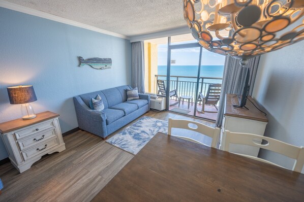 Direct Oceanfront, Beautifully Decorated