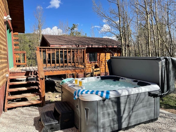 Outdoor spa tub