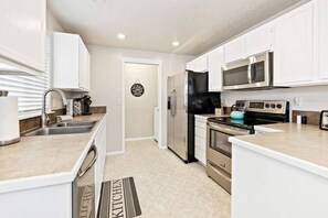 Nice open space in kitchen