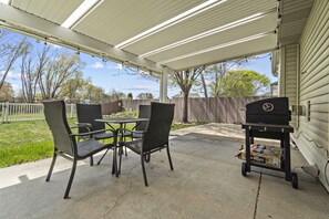 Covered patio with patio set and BBQ