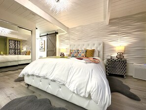 Timeless Luxury – A Bedroom Designed for Relaxation with Soothing Mood Lighting