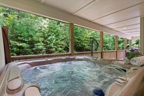 Indoor spa tub
