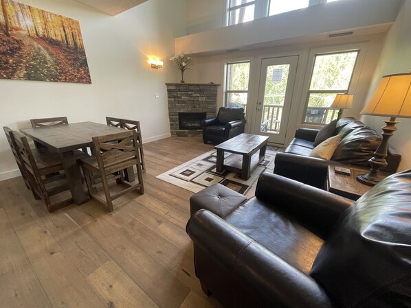 Open Concept l Gorgeous Hardwood Floors 