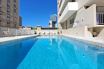King bed & Futon, Waikiki Studio with a view, kitchen & Free parking