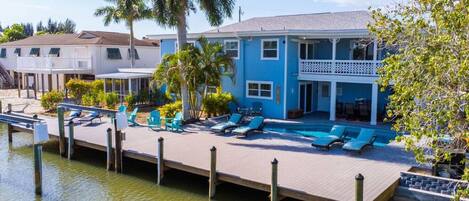 large dock. boat docking allowed