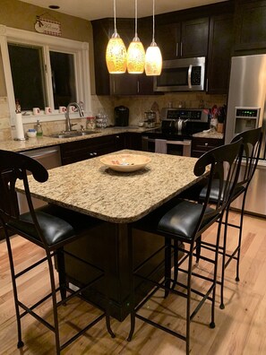 Kitchen island 