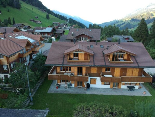 Plante, Bâtiment, Propriété, Ciel, Fenêtre, Montagne, Maison, Arbre, Montagnes, Lot Terre