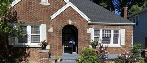 1920 FullY Updated Bungalow just west of campus