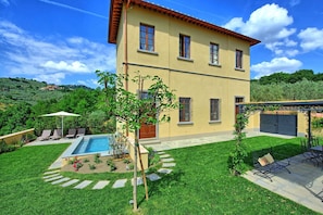 Building Exterior, Garden, Outdoor, Pool, Summer