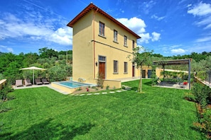 Building Exterior, Garden, Outdoor, Pool, Summer