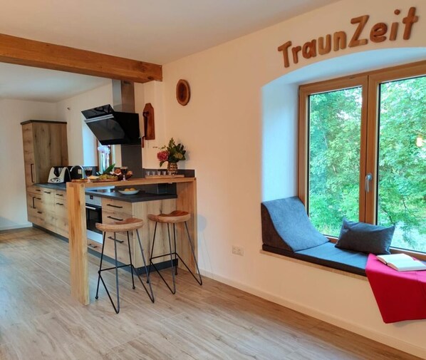 Ferienwohnung 75 m², 2 Schlafzimmer, Balkon, WLAN, max 5 Pers.-Werden Sie unser erster Gast in unserer neuen Fewo TraunZeit